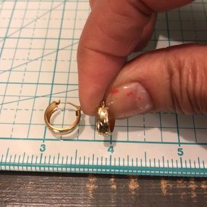 14kt yellow gold earrings☀️